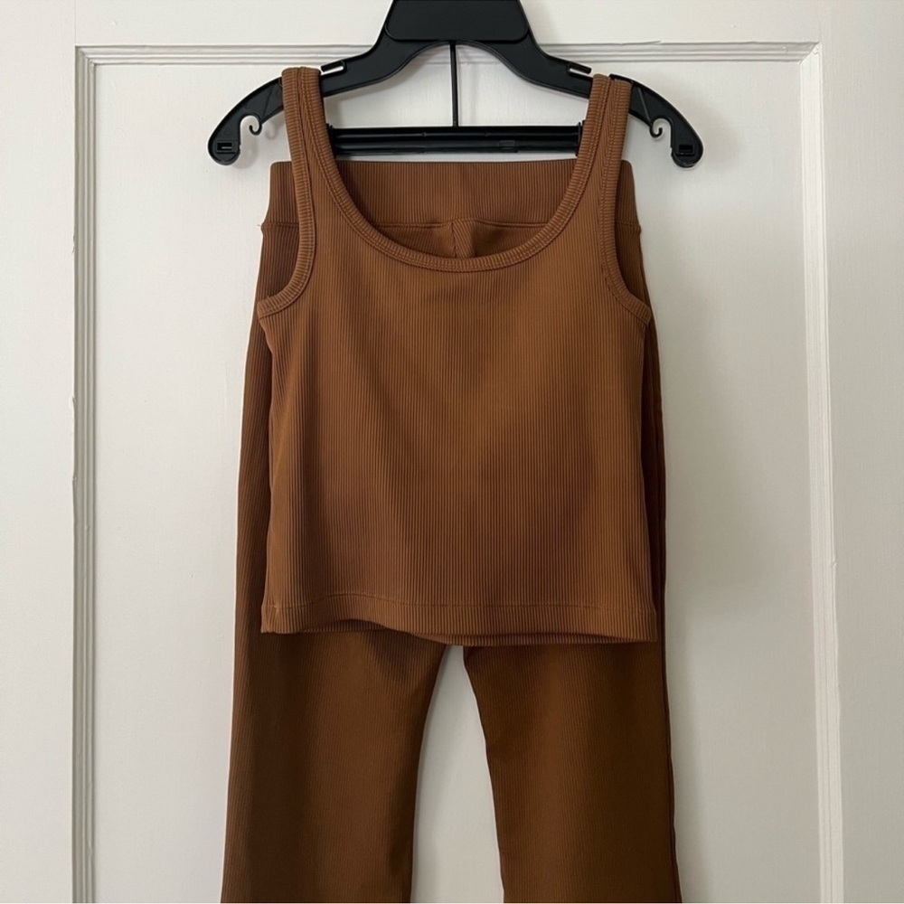 NYLORA Cropped Rib Knit Tank Top - Picture 4 of 5